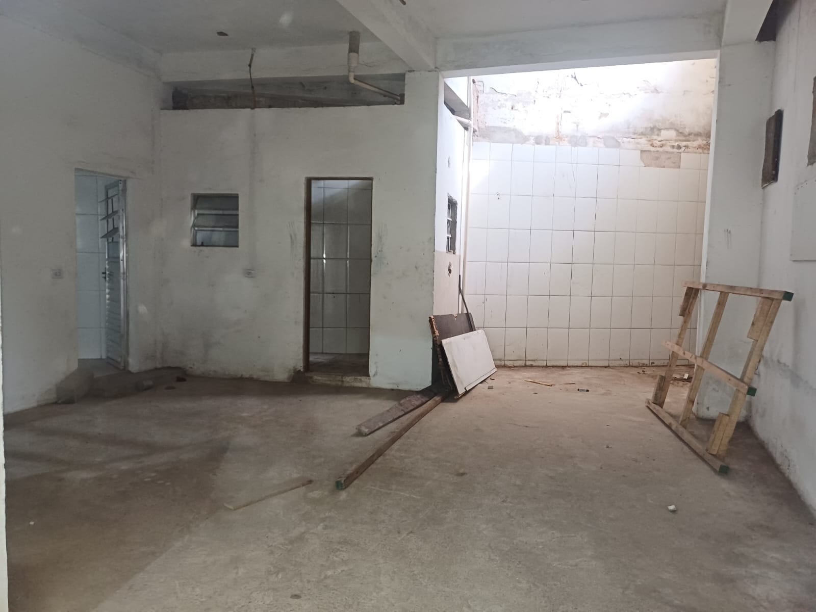 Salao comercial prox a av Cupecê